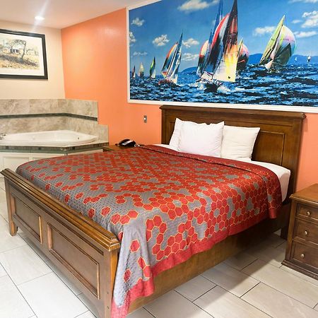 Pecan Valley Inn & Suites San Antonio Bagian luar foto