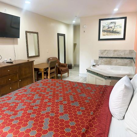 Pecan Valley Inn & Suites San Antonio Bagian luar foto
