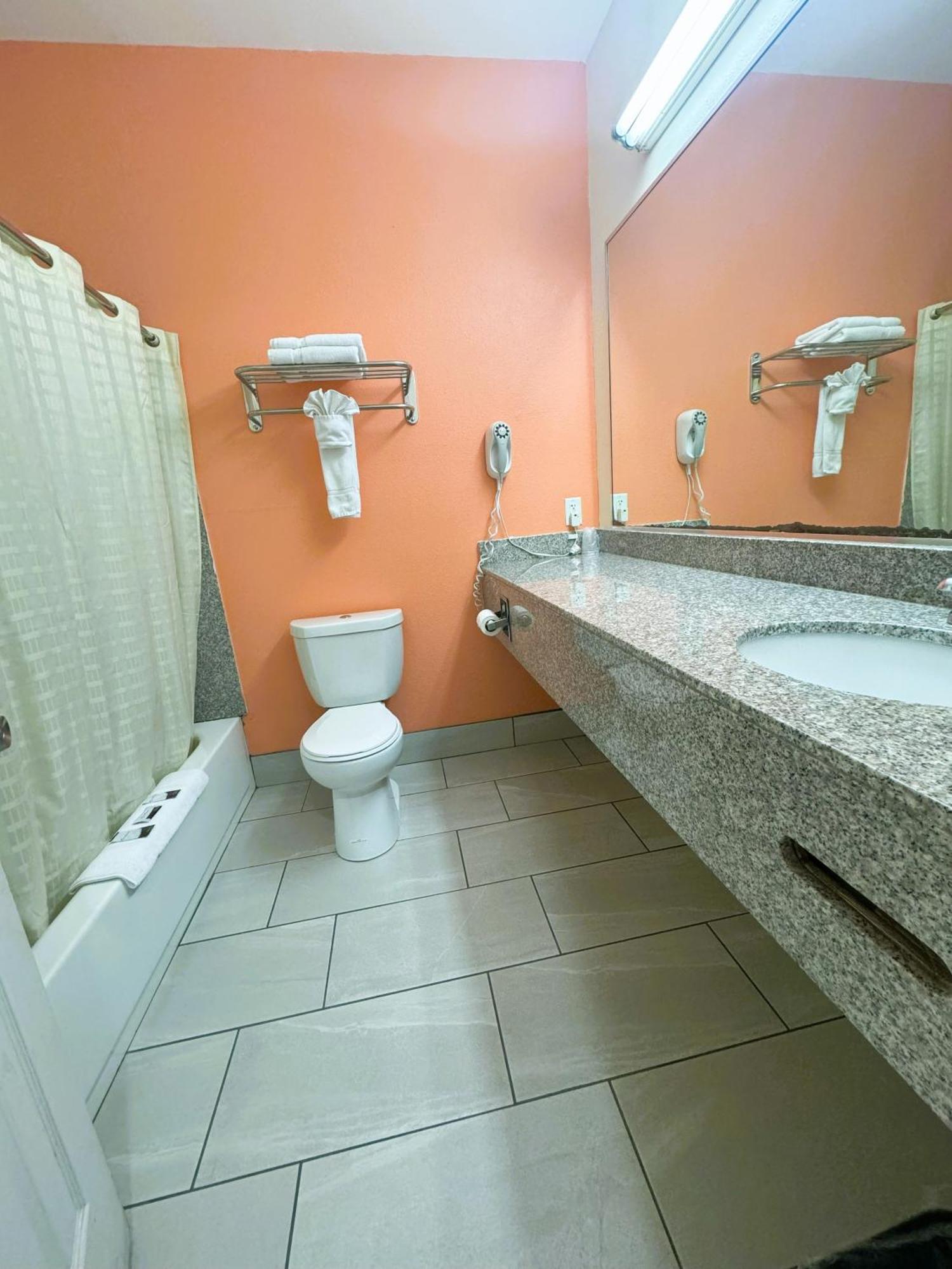 Pecan Valley Inn & Suites San Antonio Bagian luar foto