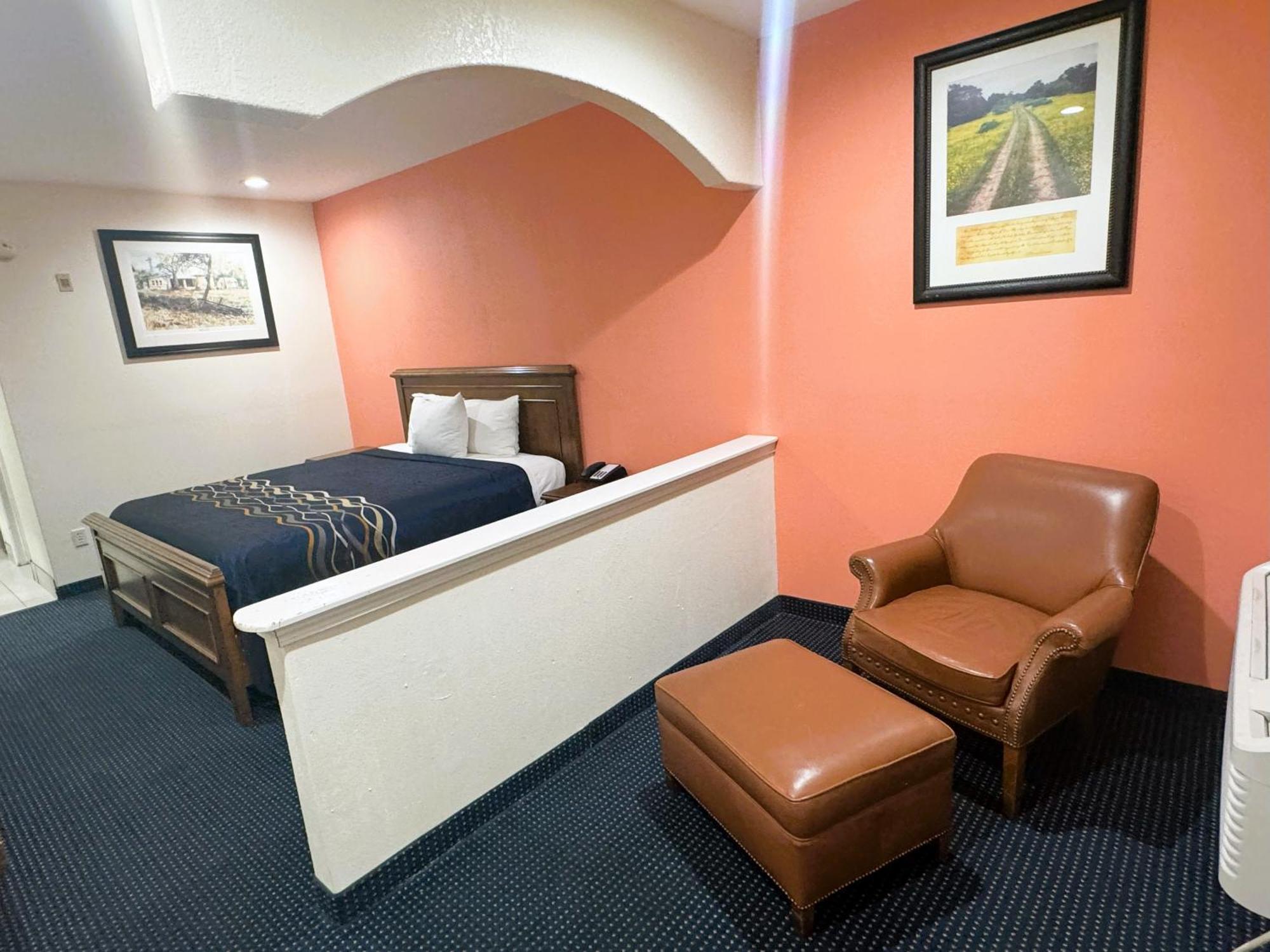 Pecan Valley Inn & Suites San Antonio Bagian luar foto