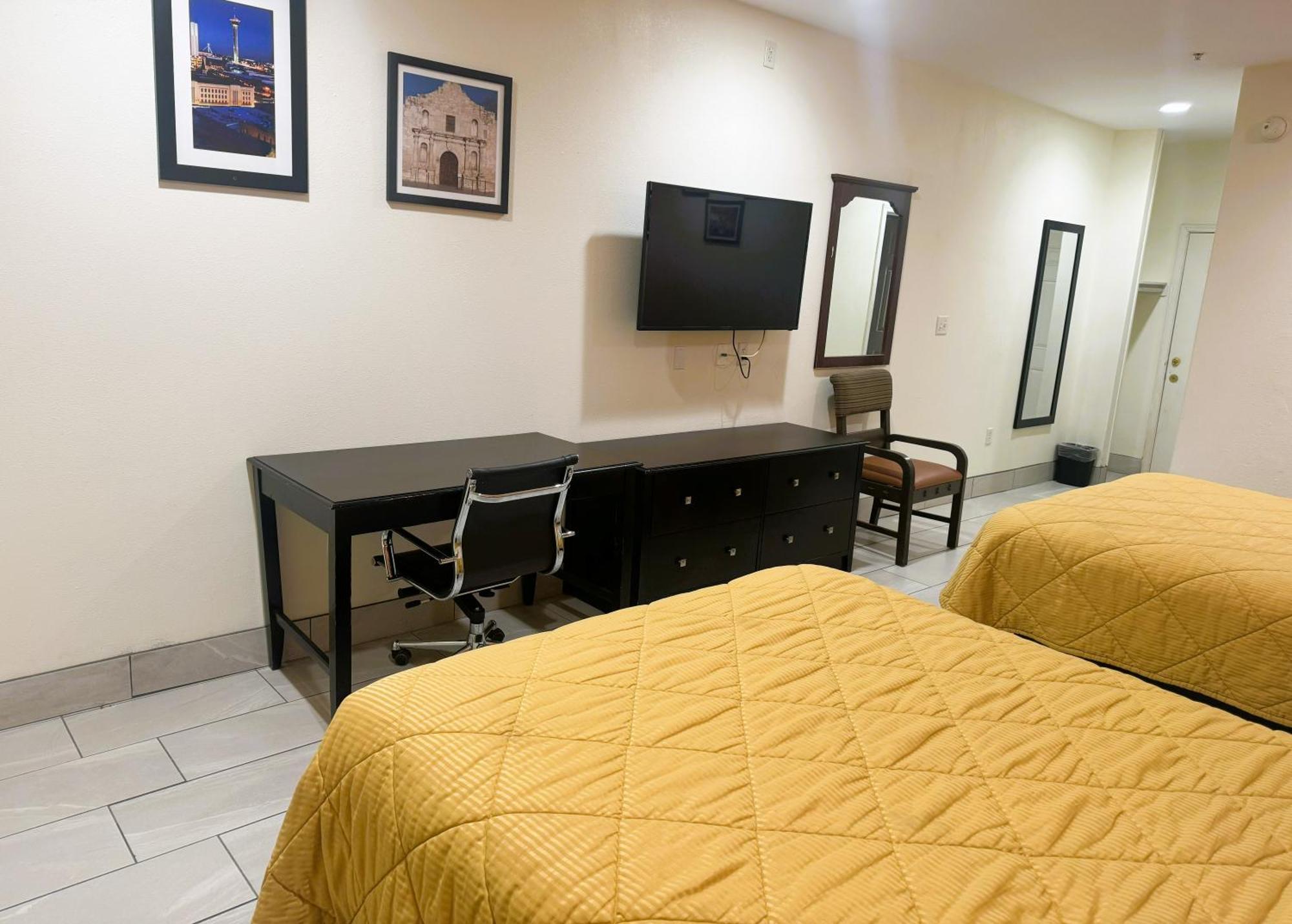 Pecan Valley Inn & Suites San Antonio Bagian luar foto